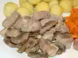 Receita Costeleta com cogumelos, batatas noisettes no forno e salada de cenoura