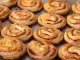 Receita Caracóis folhados de queijo e fiambre