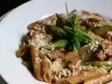 Receita Penne integral com alho negro, aspargos e champignon de paris