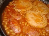 Receita Hamburgueres de frango e salsichas frescas com feijão em molho de tomate