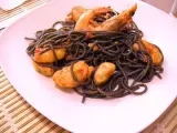 Receita Spagheti nero de sepia com molho de tomate camarões e pescada