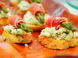 Receita Tapas - montaditos de espárragos trigueros y paletilla ibérica