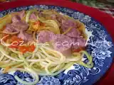 Receita Esparguete tricolor envolvido com salsichas