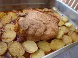 Receita Pá de porco assada com batatas novas às rodelas