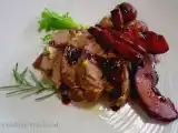 Receita Picanha de cordeiro com ameixas, cebolas e aspargos caramelizados