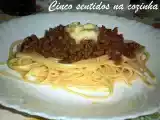 Receita Linguine à bolonhesa com queijo da serra