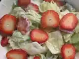 Receita Salada fresca de alface com frutas e molho de iogurte com mel e limão