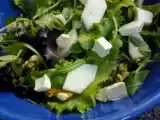 Receita Salada de pera, queijo e frutos secos com molho balsâmico de mostarda e mel