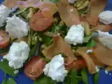 Receita Salada de salmão fumado com requeijão e molho de vinagre balsâmico