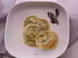 Receita Raviolis de ricota e espinafres com molho de manteiga e salva