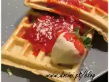 Receita Waffles docinis com doce de morango