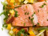 Receita Lombos de salmão com legumes salteados