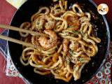 Receita Macarrão udon com camarão ao molho de amendoim picante