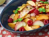 Receita Salada de frutas com pêssego, damasco e framboesa leve e deliciosa