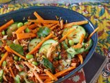 Receita Salada de arroz crocante com salmão e toque picante