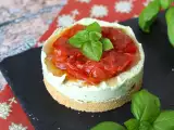 Receita Cheesecake salgado com manjericão e tomate-cereja: ideia saborosa para bufês e aperitivos