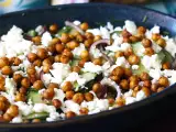 Receita Salada de pepino, grão de bico, abacate e queijo feta