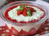 Receita Pavê de morango, a sobremesa gelada e cremosa feita de morangos e leite condensado
