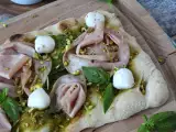 Receita Pinsa com pesto e mortadela, pronta em 10 minutos!
