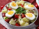 Receita Salada de batata com queijo feta, ovo e tomate-cereja