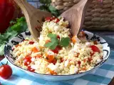 Receita Salada de cuscuz pérola com delícias do mar (surimi): fresca, colorida e deliciosa