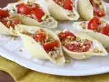 Receita Conchiglioni recheados frios com stracciatella, pistache, tomates-cereja e limão