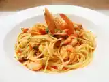 Receita Spaghetti com frutos do mar ao molho de tomate e amêndoas.