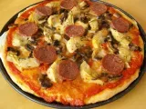 Receita Pizza de peperoni, alcachofras e cogumelos
