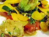 Receita Tempura de flor de courgette recheada, compota de tomate, bolinhos de requeijão, cenoura