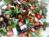 Receita Salada de tomates com duas alfaces, brie e hortelã