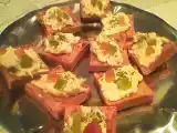 Receita Canapés de frango na torrada de beterraba.