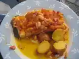 Receita Bacalhau assado com feijão branco, tomate e bacon e batata assada
