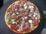 Receita Pizza de beringelas, courgette, cogumelos e parma