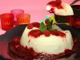 Receita Panacota com calda de framboesas