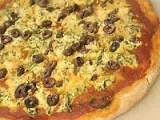 Receita Pizza ao molho de espinafre, champinhon, azeitonas pretas e tofu (vegana)
