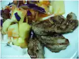 Receita Rojões grelhados com salada de legumes e fruta