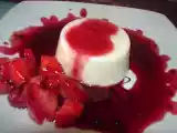 Receita Panna cotta c/ morangos e molho de frutos silvestres