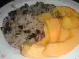 Receita Bolinhos de bacalhau com arroz de feijão preto e meloa fatiada