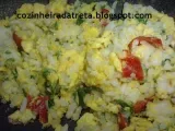 Receita Arroz de ovo com salsa e pimentão