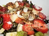 Receita Salada de alface com morangos e cogumelos salteados