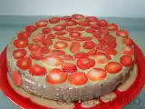 Receita Bolo de chocolate com cobertura de chocolate branco e morangos