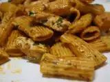 Receita Rigatoni com frango, coentros e pimentos padron