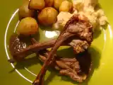 Receita Costeletas de borrego com batata assada e couve flor gratinada