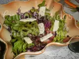 Receita Salada de alface, couve roxa e queijo de cabra curado