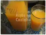 Receita Sumo refrescante de laranja, maçã e cenoura
