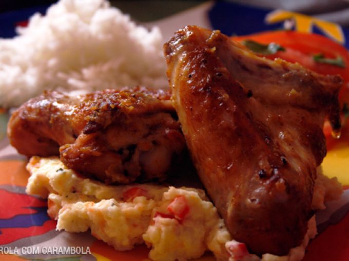 Coxinhas e asinhas de frango assadas