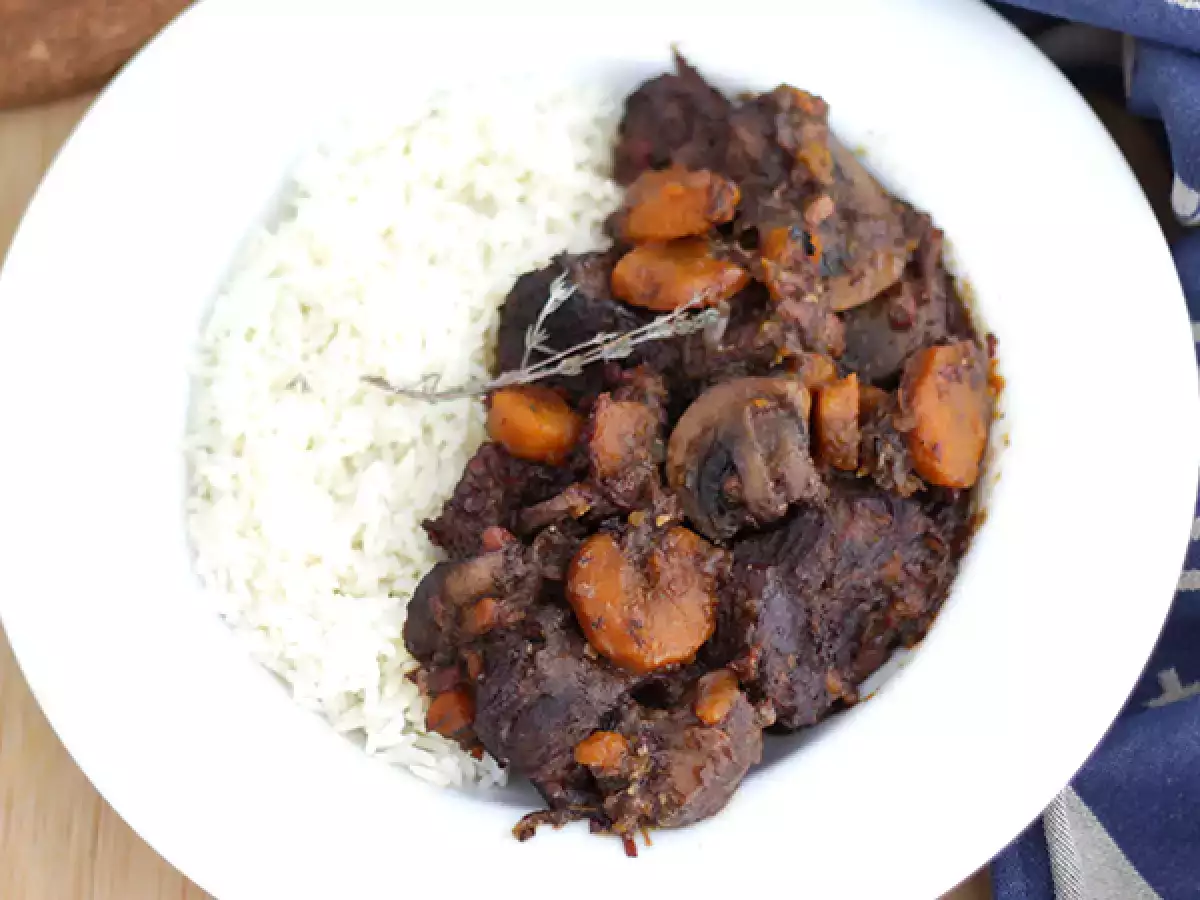 Receita Boeuf bourguignon tradicional: carne ao vinho estilo francês