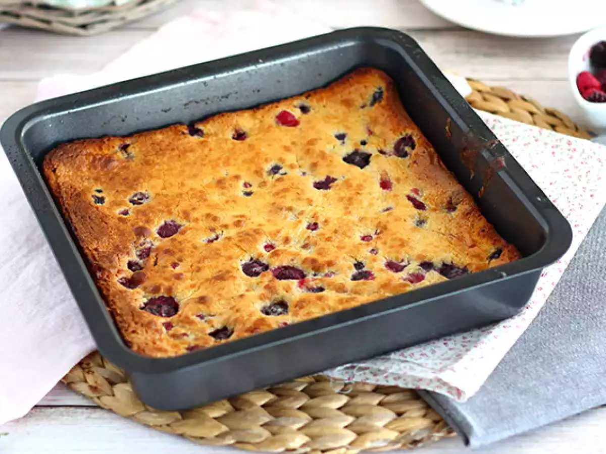 Receita Blondie, o brownie de chocolate branco e frutos vermelhos