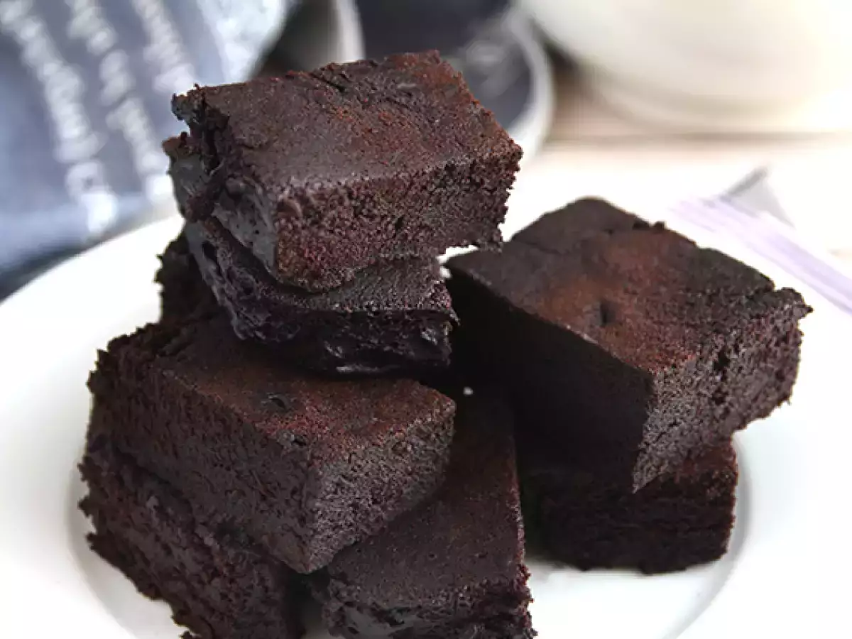 Receita Bolo de chocolate sem ovos, sem leite e sem forno