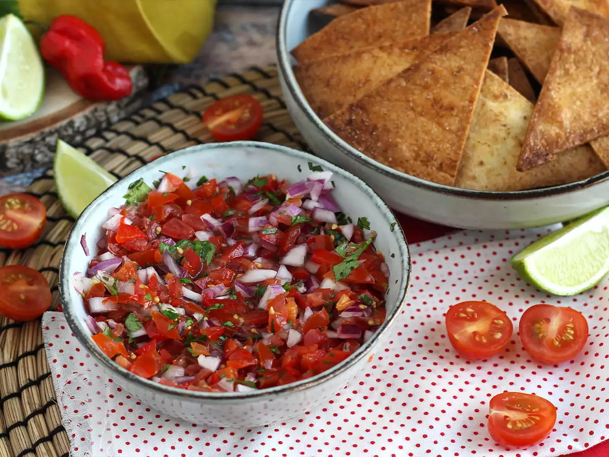 Receita Salsa mexicana pico de gallo e doritos caseiros
